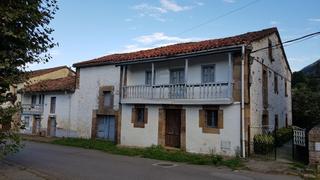 Maison à Bárcena de Pie de Concha. Casa con jardín en bárcena de pie de concha  zona central de can