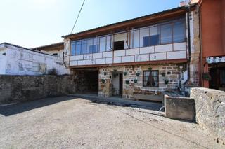Casa a Bostronizo 86. Casa con corral y jardín en arenas de iguña  zona central de can