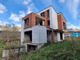 Xalet a Barrio mata 82. Chalet independiente en parcela de 489 m en san felices de bueln