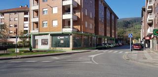 Local commercial à Asturias 8. Local comercial de 700 m en el centro de los corrales de buelna