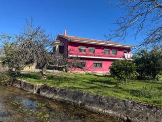 Masia a Barrio carrejo 110. Casa junto al rio saja con una hectárea de terreno en cabezón de