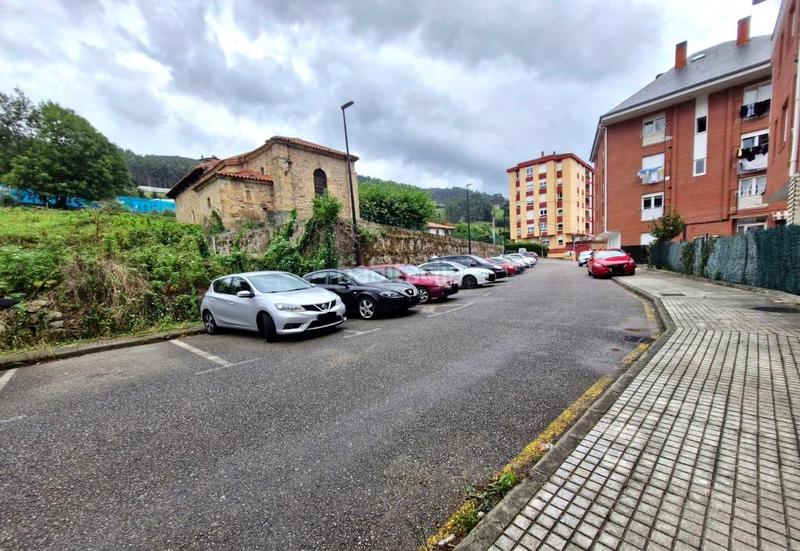 Foto 8a4fd847-3782-4f8f-a9de-7e0b83ca6ef4. Piso en cuesta 1 piso con garaje y buhardilla en los corrales de buelna. en Corrales de Buelna (Los)
