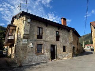 Location Appartement à Barrio san mateo 170. Encantador apartamento en planta baja en casa montañesa de piedr