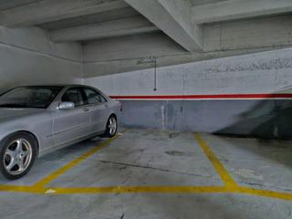 Autoparkplatz in Lasaga larreta 1. Plaza de garaje en el centro de torrelavega