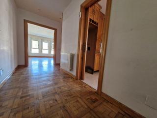 Appartement à Calle el riuco 91. Piso de tres dormitorios con parking exterior y buhardilla próxi