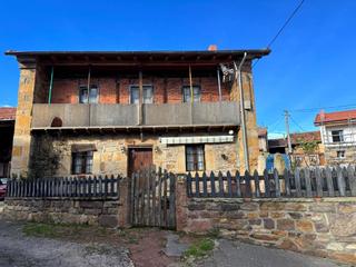 Haus  Bostronizo 45. Casona montañesa de piedra en bostronizo
