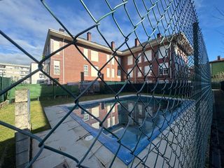 Pis a Calle de la mies de la hoya 11 b. Piso de 2 habitaciones con garaje y piscina en los corrales de b