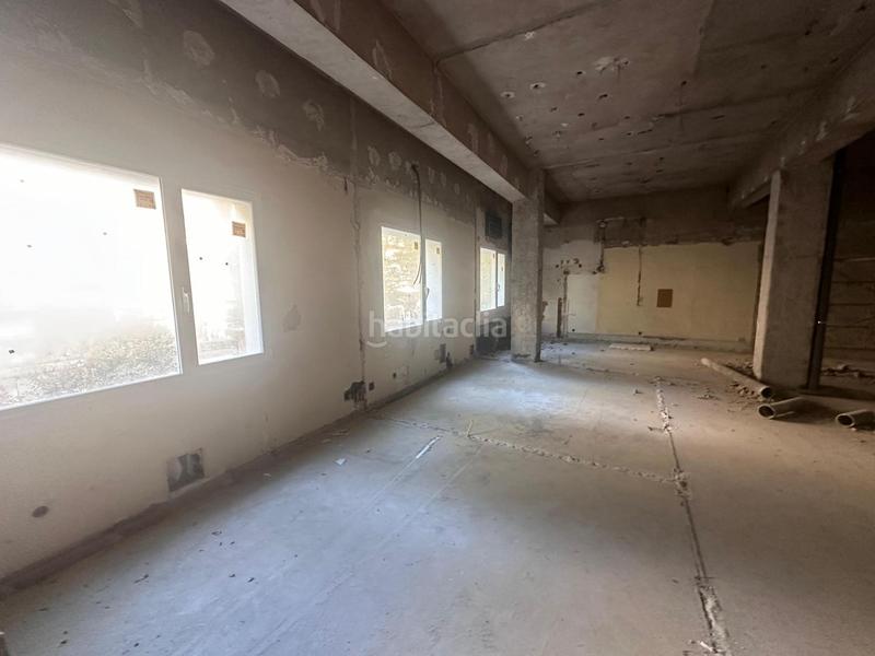 Foto 19505503-06cf-49e8-98b8-9627b6c43c4d. Alquiler oficina  , amplia, exterior y visible a los clientes en Santander