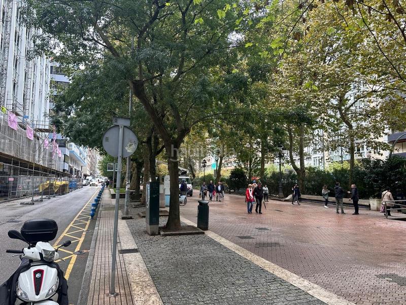 Foto 7aa6d5f1-2f01-4555-8b50-95598540fc1e. Alquiler oficina  , amplia, exterior y visible a los clientes en Santander