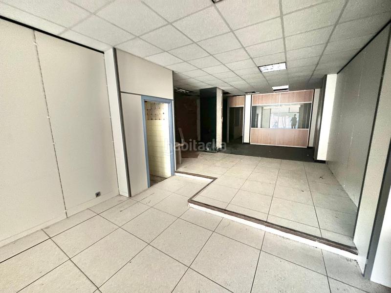 Foto a0ff2c8e-d6b9-4b33-8baa-0afb9f5f1b41. Alquiler local comercial se alquila amplio local en el centro en Santander