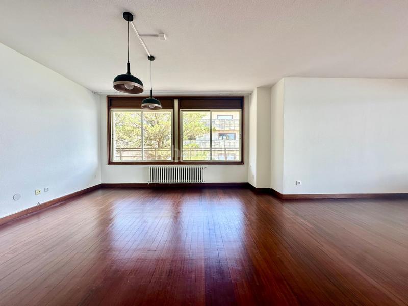 Foto 13e99bf2-e5fe-4190-928c-5e7f8dcc1294. Location appartement avec chauffage parking dans El Sardinero Santander