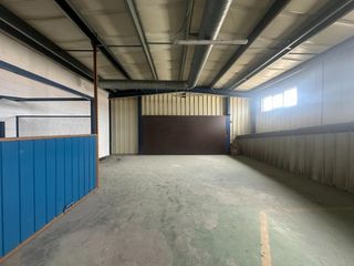 Affitto Capannone industriale in Maliaño. Alquiler de amplia nave con oficinas y buena comunicación