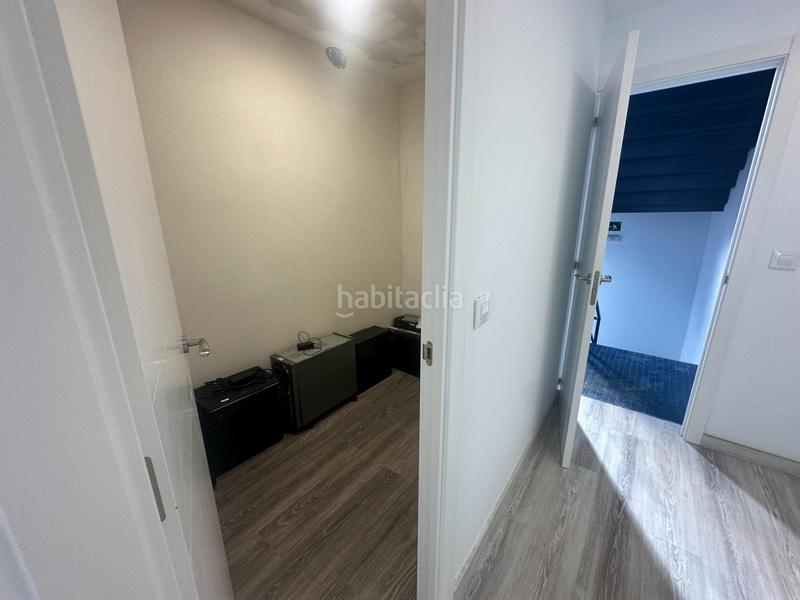 Foto daf3bc0d-710c-4cc4-a346-d8020cc2662a. Alquiler nave industrial alquiler de nave reformada con oficinas nuevas en Astillero (El)