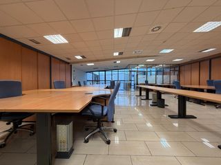 Miete Büro in Alisal - San Román. Edificio de oficinas de primer nivel en santander