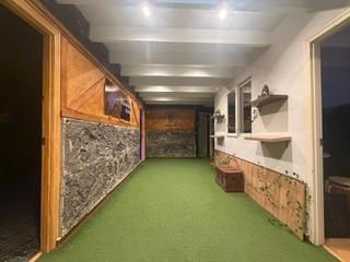 Rent Business premise in Puerto Chico. Amplio local por la zona de marques de santillana