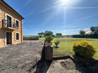 Casa en Soto de la Marina. Propiedad con terreno urbano en soto de la marina