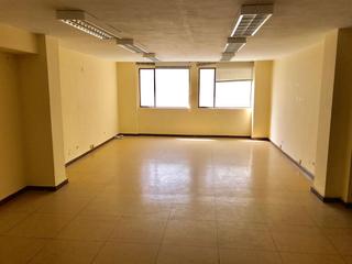 Alquiler Oficina en Numancia - San Fernando. Oficina en calle peatonal
