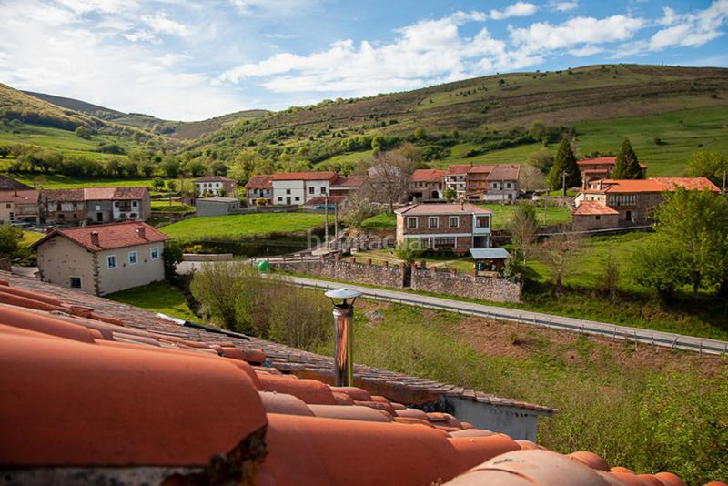 Foto 5884255d-c27c-434d-8569-3f046833e309. Casa bifamiliare in Santiurde de Reinosa