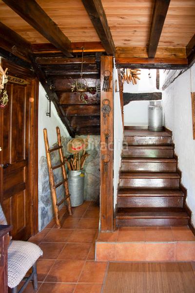 Foto 69cd2c23-d5bb-42ba-8b2d-dbf3e179bab1. Casa bifamiliare in Santiurde de Reinosa