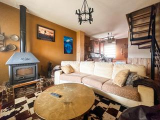 Chalet  Barrio brañavieja. Chalet adosado de 4 dormitorios en alto campoo