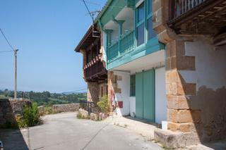 Casa adossada  Barrio larteme. Casa montañesa adosada situado a 8 minutos de la playa de oyambr