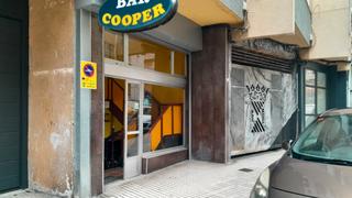 Local commercial  Calle julián urbina. Exclusiva. local comercial acondicionado como bar