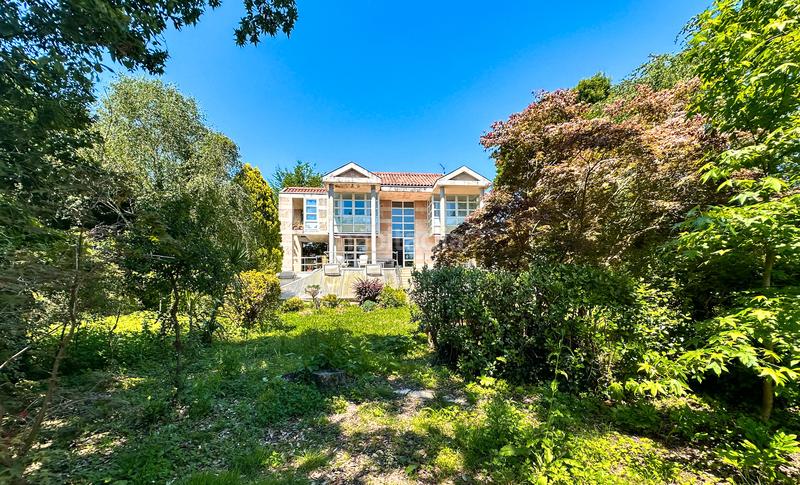 Foto 4423f41d-9efb-4b49-bbee-ffd9eea4000c. Xalet amb xemeneia calefacció aparcament piscina a Piélagos