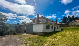 Casa aparellada  Calle de guadalupe rueda. Exclusiva. casa pareada de 6 dormitorios situada en pesquera