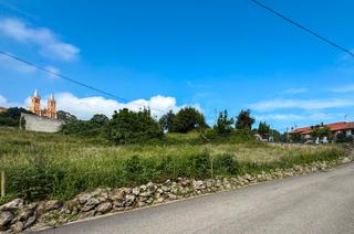 Terrain résidentiel à Barrio cóbreces 173a. Terreno urbano de 1.993 m² situado en cóbreces
