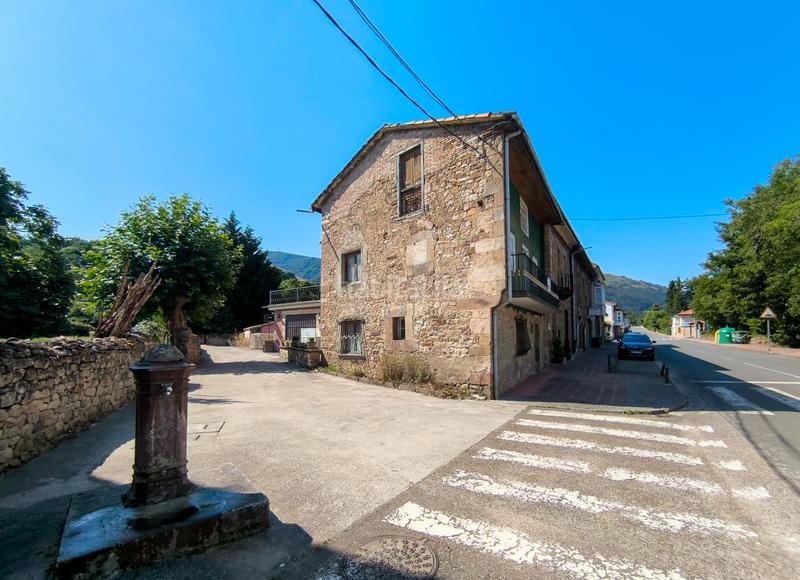 Foto 4424be3c-81a8-4605-b050-72af74cb88d7. Casa aparellada a Molledo