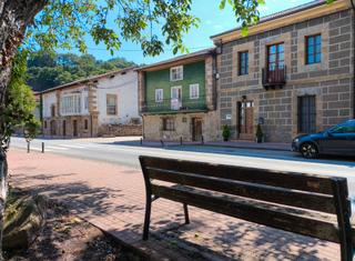 Casa aparellada  Barrio santa olalla. Casa pareada de piedra