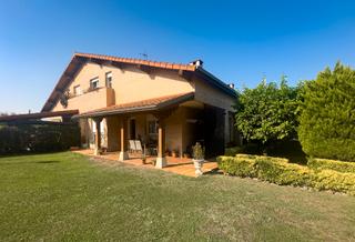 Chalet  Urbanización prado de santa ana. Exclusiva. chalet pareado con jardín de 200 m²
