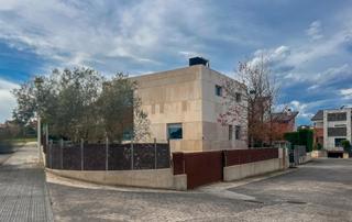 Chalet  Avenida de la santa cruz. Chalet individual situado en maoño