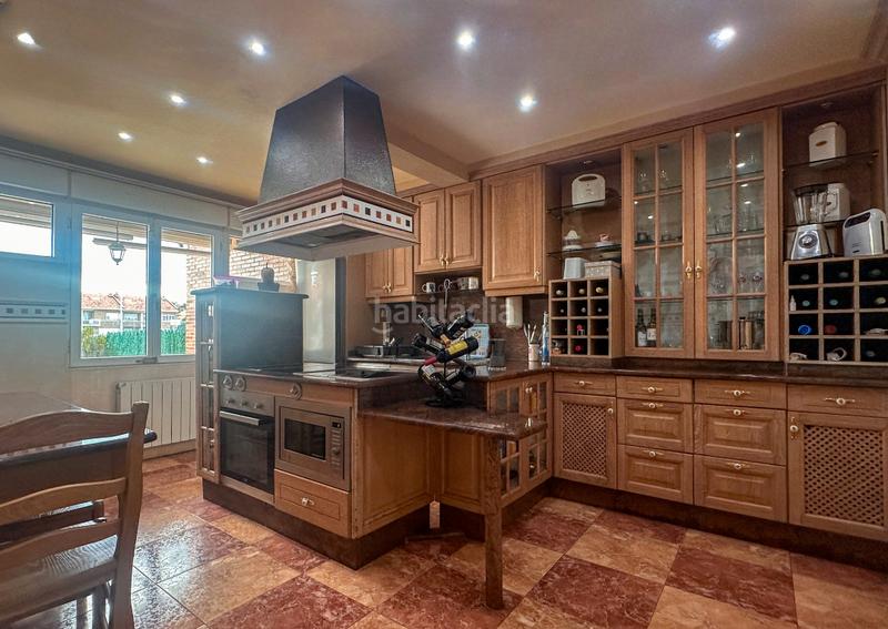 Foto 00441862-2e70-4f4d-9f93-1a3d9bf719ef. Xalet amb xemeneia calefacció aparcament piscina a Santa Cruz de Bezana