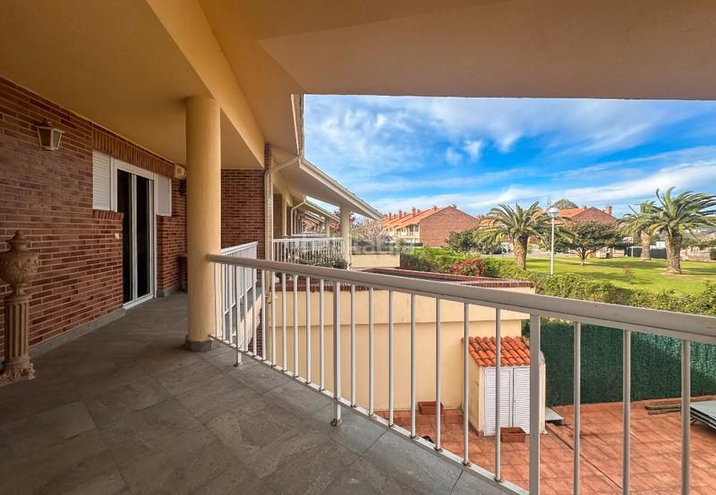 Foto 0cb61a5b-12ec-4e55-8fe1-eef3eec109eb. Xalet amb xemeneia calefacció aparcament piscina a Santa Cruz de Bezana