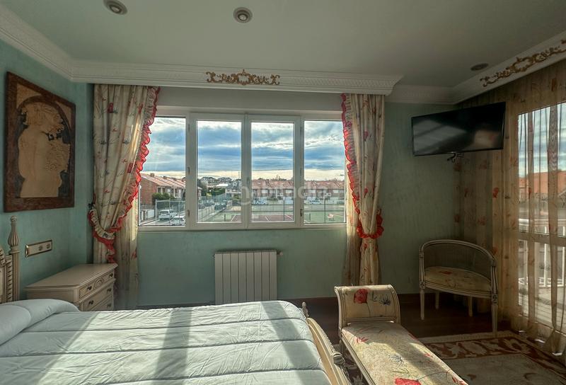 Foto 1216d370-ae29-425e-9c0b-3d138761f977. Xalet amb xemeneia calefacció aparcament piscina a Santa Cruz de Bezana