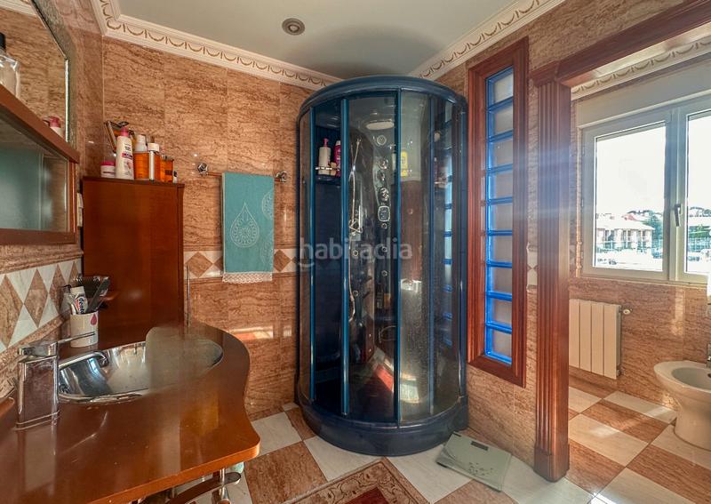 Foto 23393cee-63ae-4156-8983-9c208bd7bd2e. Xalet amb xemeneia calefacció aparcament piscina a Santa Cruz de Bezana