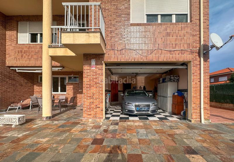 Foto 68fffce4-d588-44c4-89b2-4cc17e7ff247. Xalet amb xemeneia calefacció aparcament piscina a Santa Cruz de Bezana