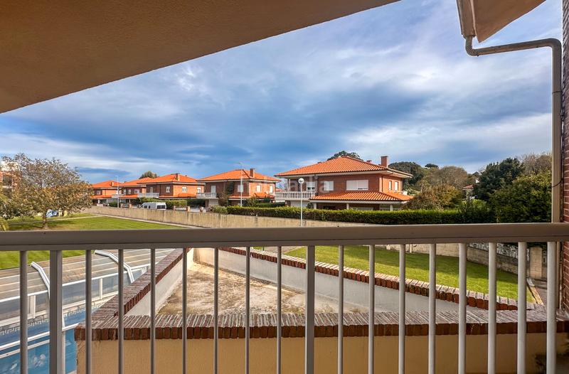 Foto 759ffeb1-dd0f-4770-b090-209b977cce61. Xalet amb xemeneia calefacció aparcament piscina a Santa Cruz de Bezana