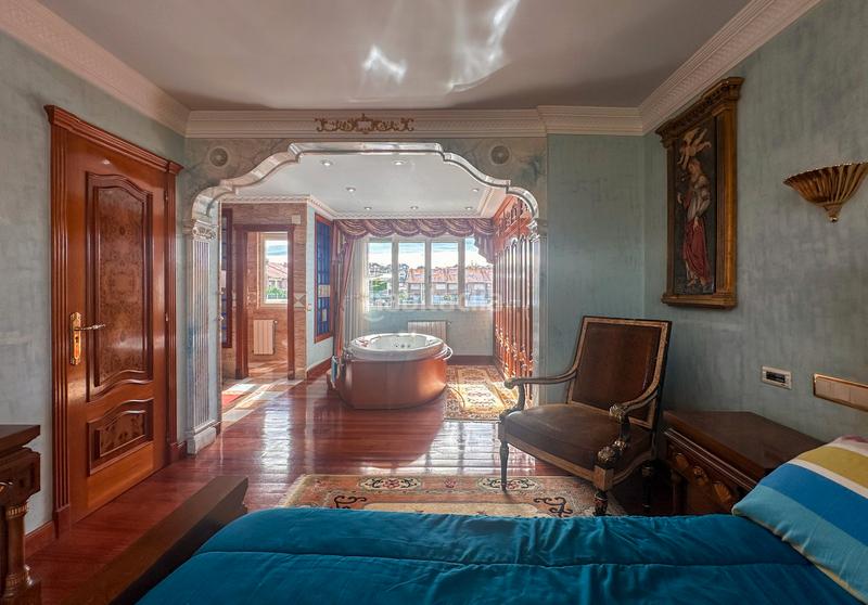 Foto 7b96ebd9-3aed-46f3-a2cd-358aaf2a4d86. Xalet amb xemeneia calefacció aparcament piscina a Santa Cruz de Bezana