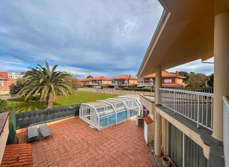 Foto 9e801d71-a848-49cb-aa53-3b16c07c1471. Xalet amb xemeneia calefacció aparcament piscina a Santa Cruz de Bezana