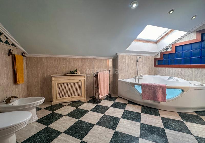 Foto be328b74-1cc3-405b-bb1b-89fdd7fd00c7. Xalet amb xemeneia calefacció aparcament piscina a Santa Cruz de Bezana