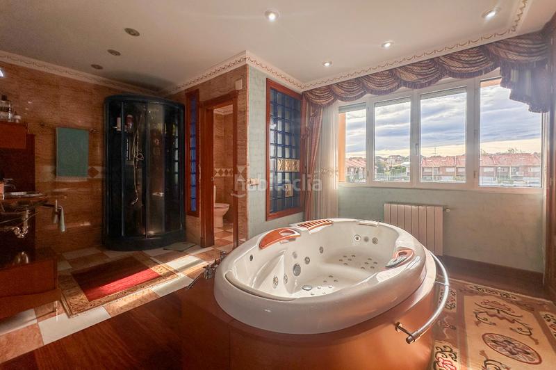 Foto fc6830d5-9737-4330-a62e-50eb9bd305ad. Xalet amb xemeneia calefacció aparcament piscina a Santa Cruz de Bezana