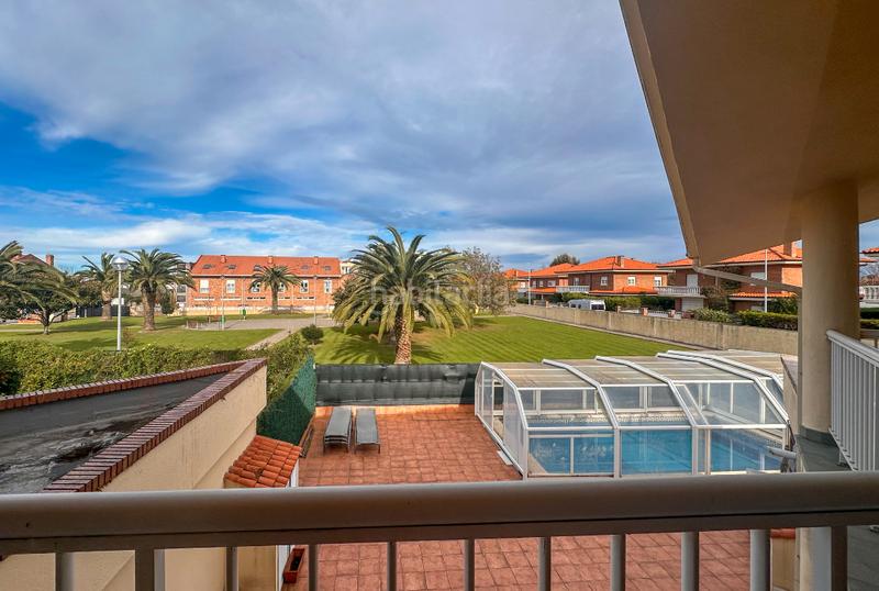 Foto ff7ccd8f-1a62-4a5a-b3c3-2786b9dac14d. Xalet amb xemeneia calefacció aparcament piscina a Santa Cruz de Bezana