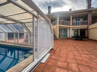 Xalet  Urbanizacion roca. Chalet pareado con piscina en sancibrin