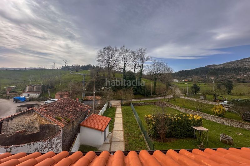 Foto ab6cb725-697b-4306-9e40-faf8a0a466bf. Casa aparellada a Alfoz de Lloredo