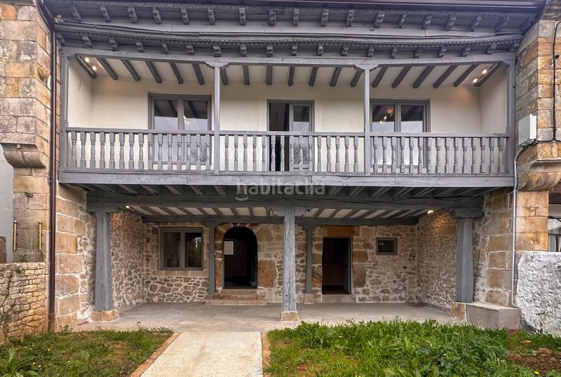 Foto beb3f57a-e9b3-42e8-9847-2f6d15497598. Casa aparellada a Alfoz de Lloredo