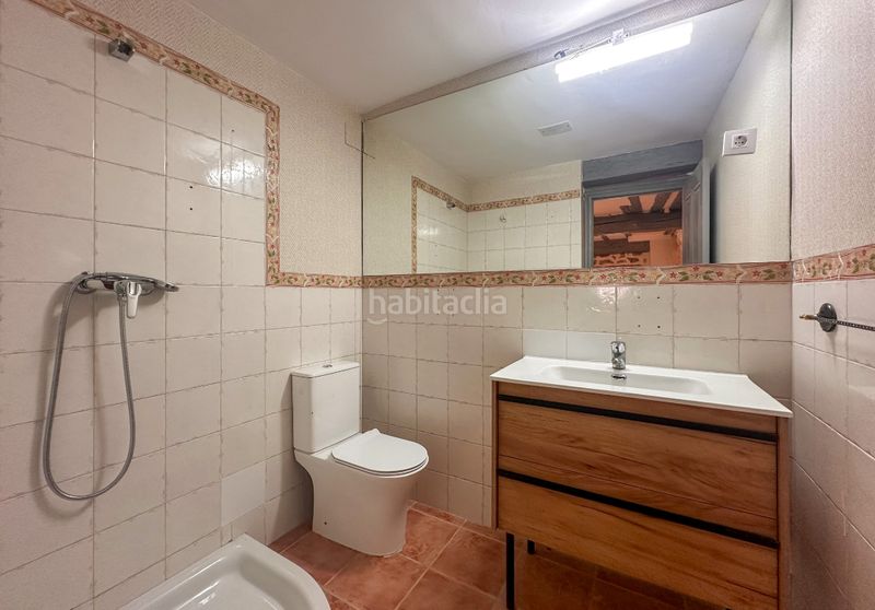Foto c27e3b18-7fc0-4e9d-adb5-51711ec39dc8. Casa aparellada a Alfoz de Lloredo