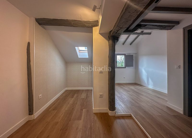 Foto c3d95afd-2d56-4746-b309-1fd72e75504e. Casa aparellada a Alfoz de Lloredo