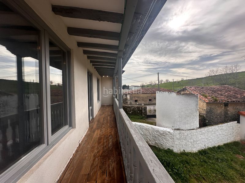Foto c6203bc0-c88f-4049-9025-d234e9b0899d. Casa aparellada a Alfoz de Lloredo